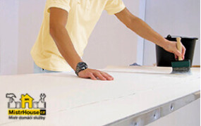 Lepení vinylových tapet